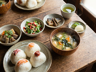 宿 × 食 × 物販の循環